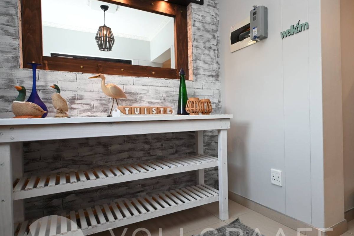 Impeccable Corner Property with Flatlet. - Photo 4