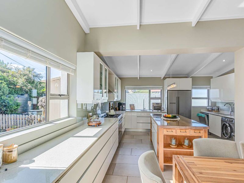 Modern Comfort Meets Untamed Nature in Brenton-on-Sea - Photo 9