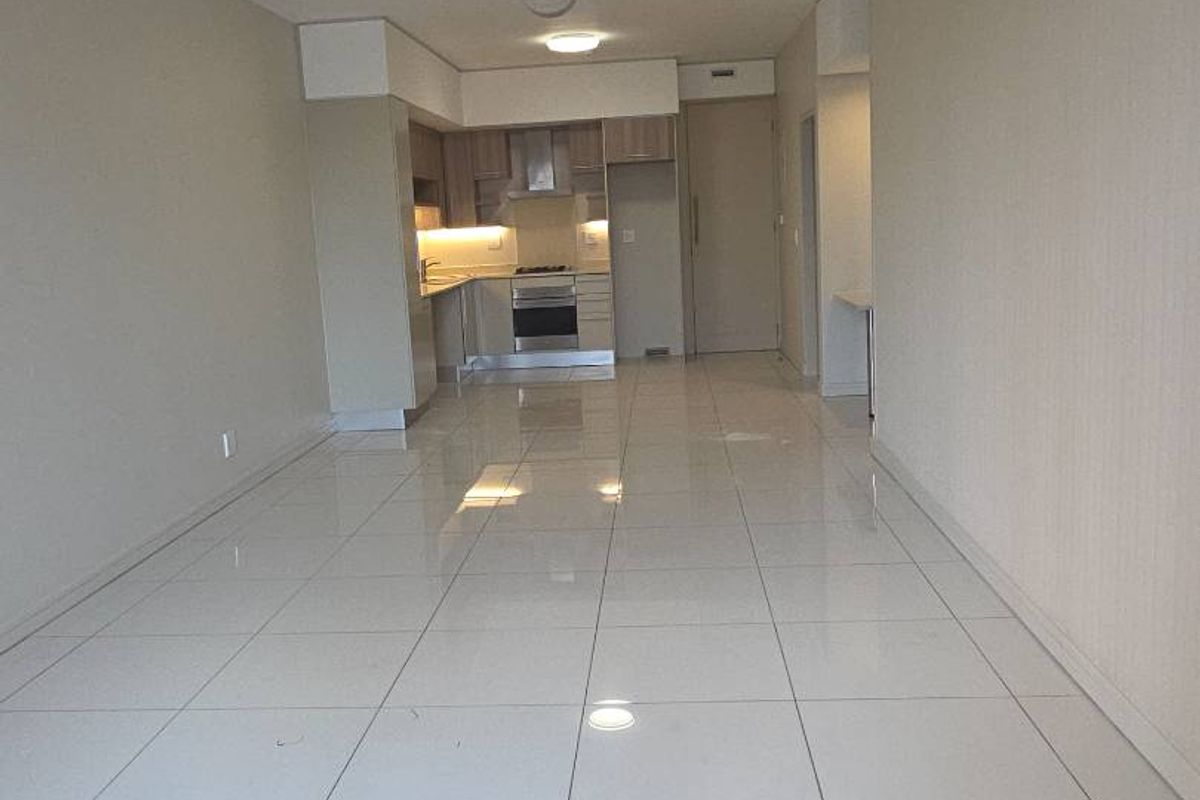 STUPENDOUS 2 BED ULTRA MODERN APARTMENT IN THE ICONIC TYRWHITT COMPLEX - Photo 5