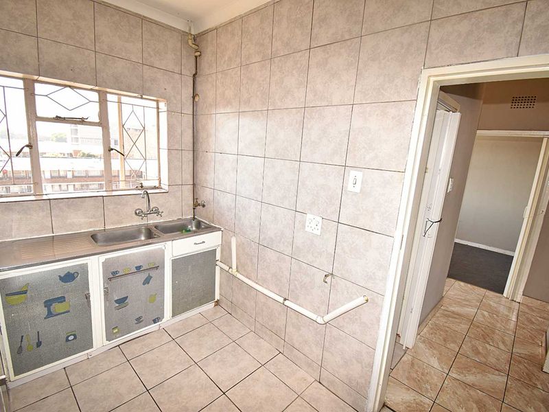 Third Floor Apartment - Photo 7