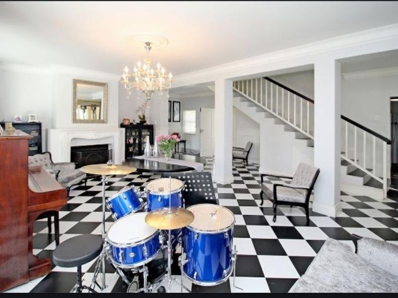 Spacious renovated family home - Photo 6