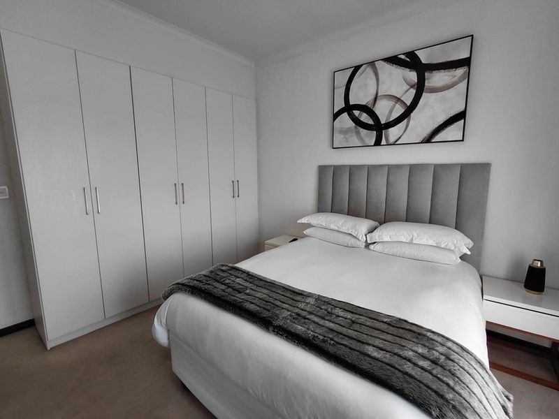 Modern 2-bedroom, 1 bathroom Apartment at Kengies Square - Photo 10