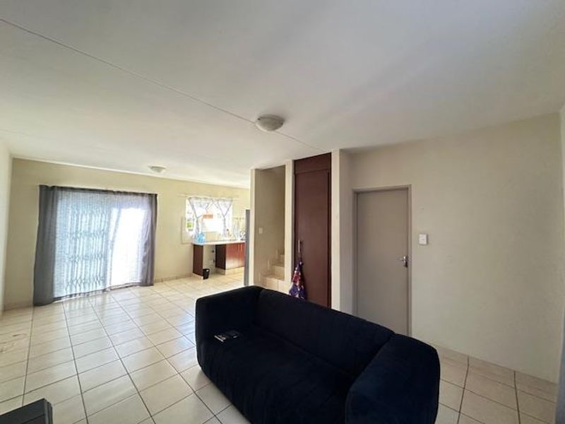 Spacious 3-Bedroom Duplex Townhouse in Annlin - Photo 5