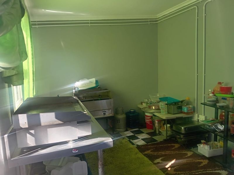 Investment-Ready Home with 3 Flatlets Income Potential - Photo 8