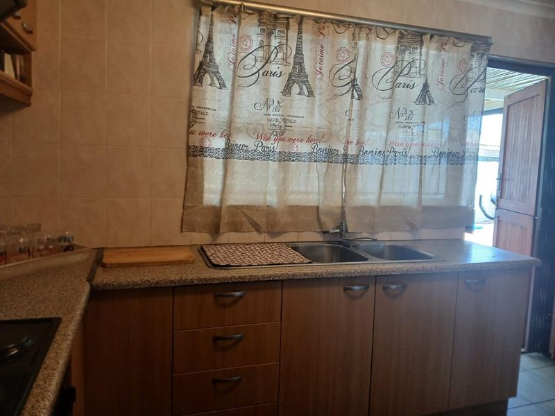 Charming Modern 3-Bedroom Home in Northpine | R1,720,000 - Photo 5