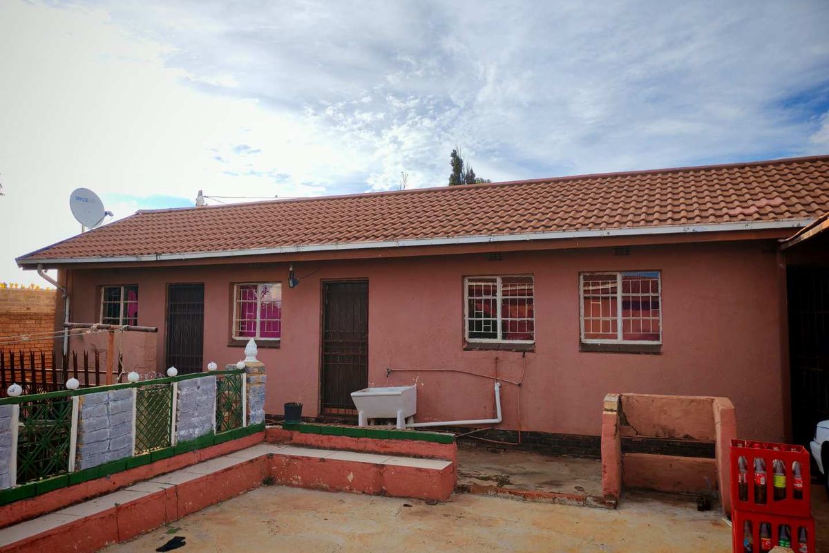 Dream Home Awaits: Perfect for Families or Rental Income! - Photo 2