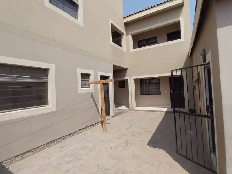 14-Unit apartment Building for Sale - Photo 3