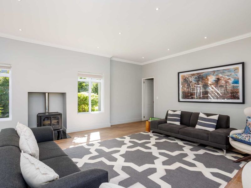 Exquisite Five-Bedroom Lakefront Living on Lake Clement - Photo 10