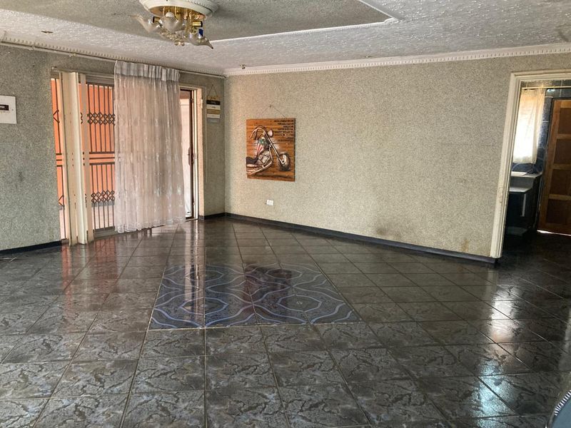 House for sale in Protea Glen ext11 - Photo 6