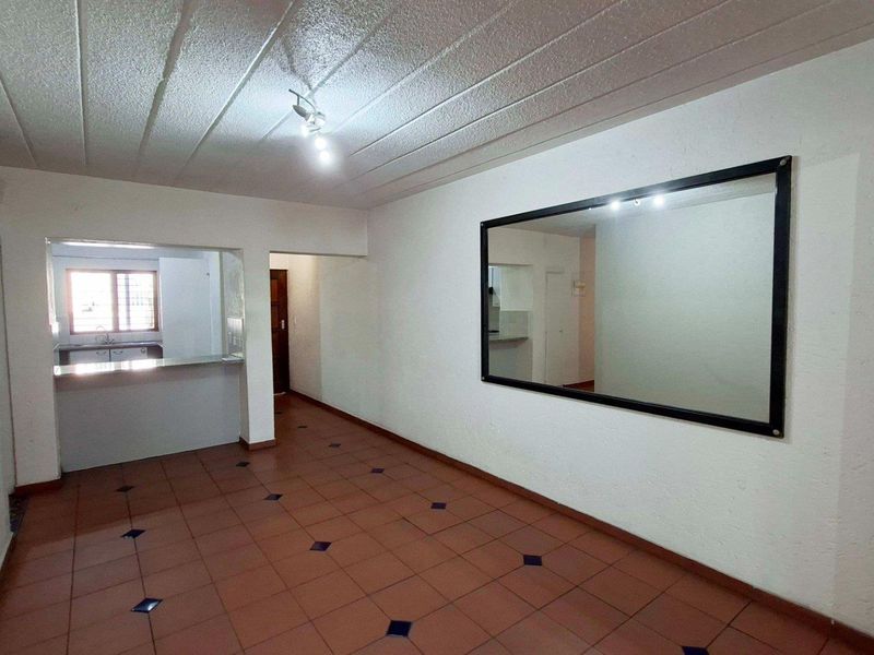 Spacious 3 bedroom, 2 bathroom, ground floor apartment available for sale in Bryanston - Photo 5
