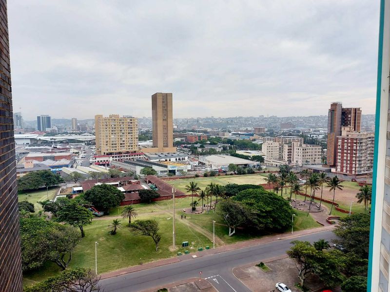 **Luxurious Blue-Chip Apartment with Unrivaled Sea Views at a Reduced Price** - Photo 7