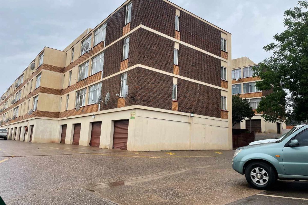 2 Bedroom apartment for sale in Pretoria West - Photo 2