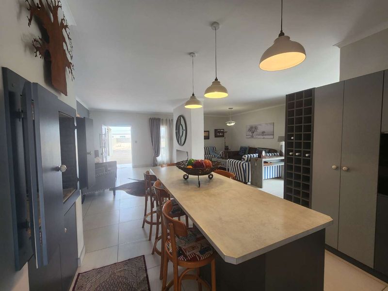 A beutiful family home in the sought-after area of ​​Sunbay in Henties Bay - Photo 10