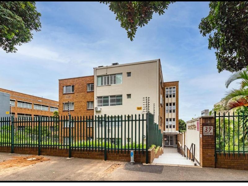 Glenwood Property with Substantial 3,328 sqm Erf and Development Potential - Photo 1