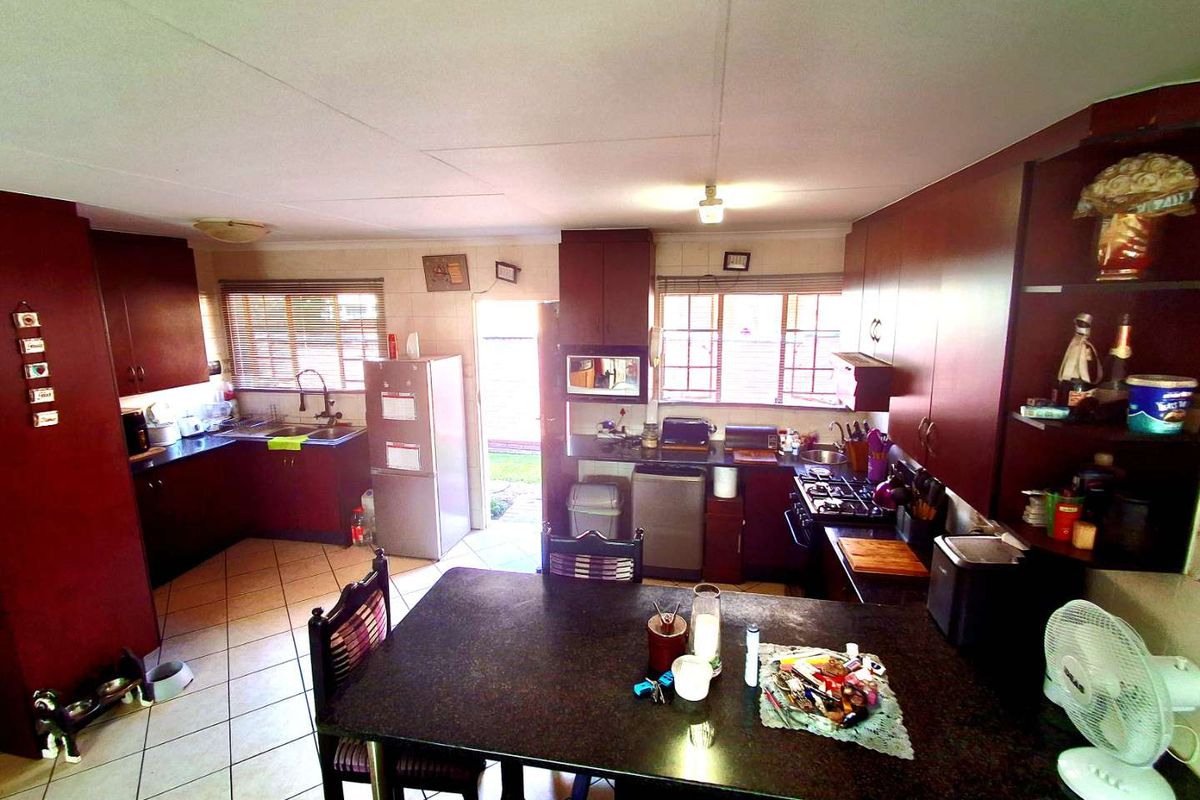 3 Bedroom Townhouse in Willow Park Manor - Photo 5