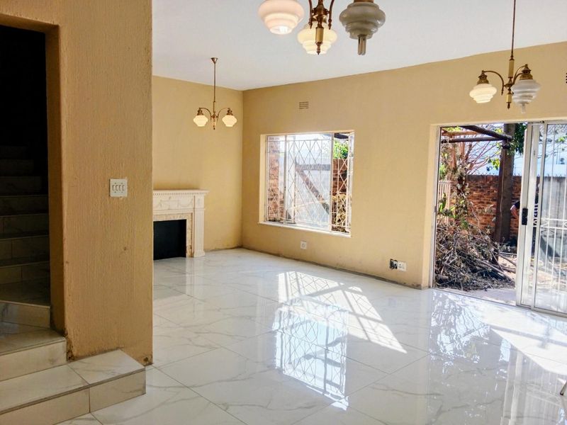 3 Bedroom Two Bathroom Townhouse To Let - Photo 1
