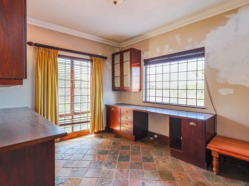 Modern 3-Bedroom Home in Secure Faerie Glen Estate - Photo 6