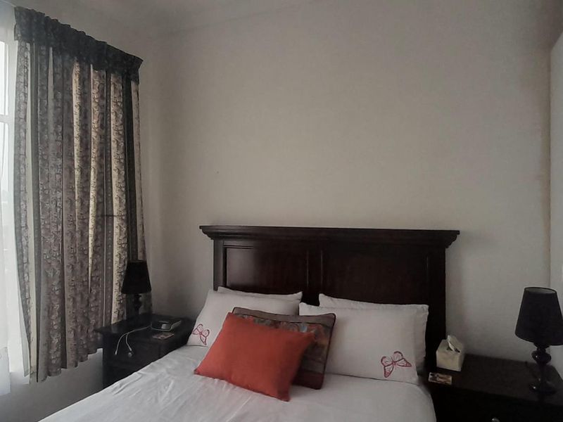 "Your Cozy Haven Awaits!" - Photo 6