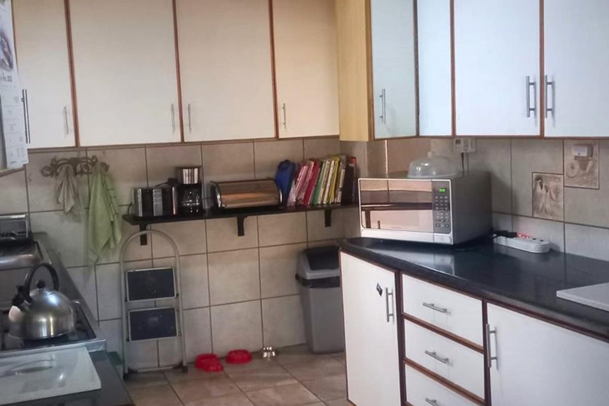 Lookinf for an income generating home, look no more. Priced to sell in tranquill South Crest - Photo 4