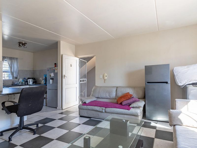 Cozy 2 Bed, 1 Bath Ground Floor Apartment – Feels Just Like Home - Photo 4