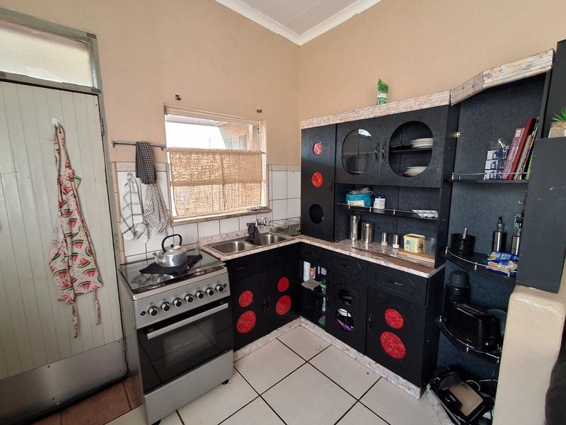 Priced to Sell - Family Home in Prestigious Golf Park - Photo 10