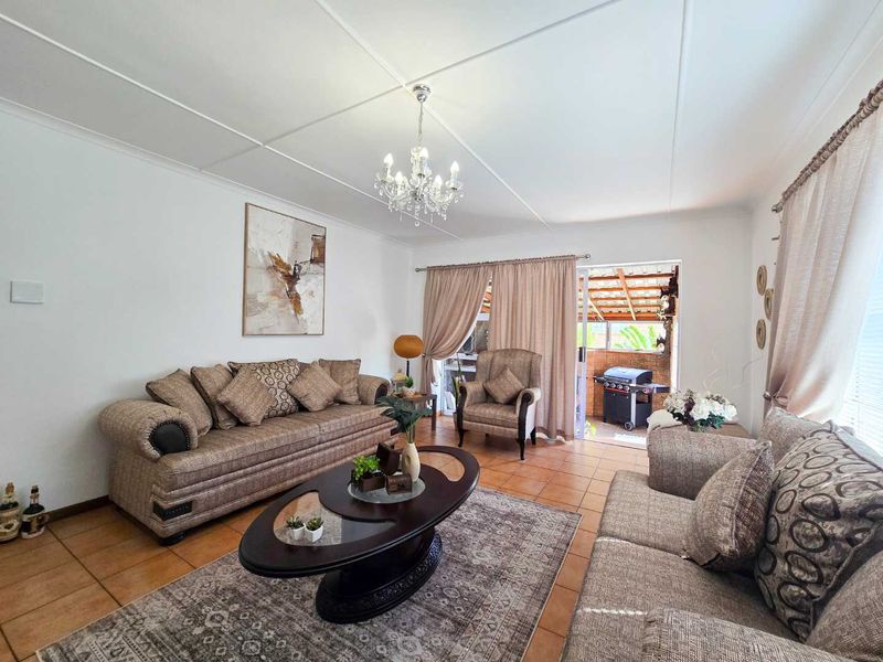 Neat family home for sale in Stilbaai-Wes. - Photo 10