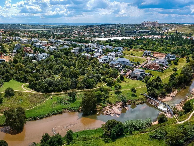 Sublime modern-day living sold by Fine & Country Midrand - Photo 3