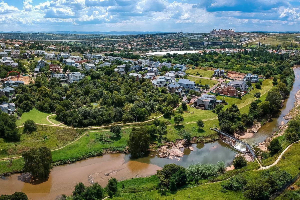 Sublime modern-day living sold by Fine & Country Midrand - Photo 3