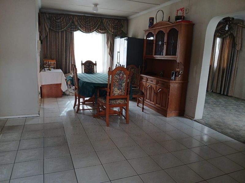 3-Bedroom House for Sale in Burlington Heights - Photo 5