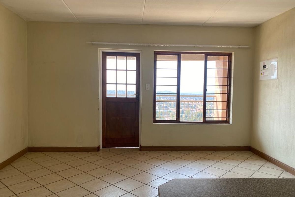 Neat and Cozy 2 Bedroom, 1 Bathroom, Second Floor Apartment - Photo 3