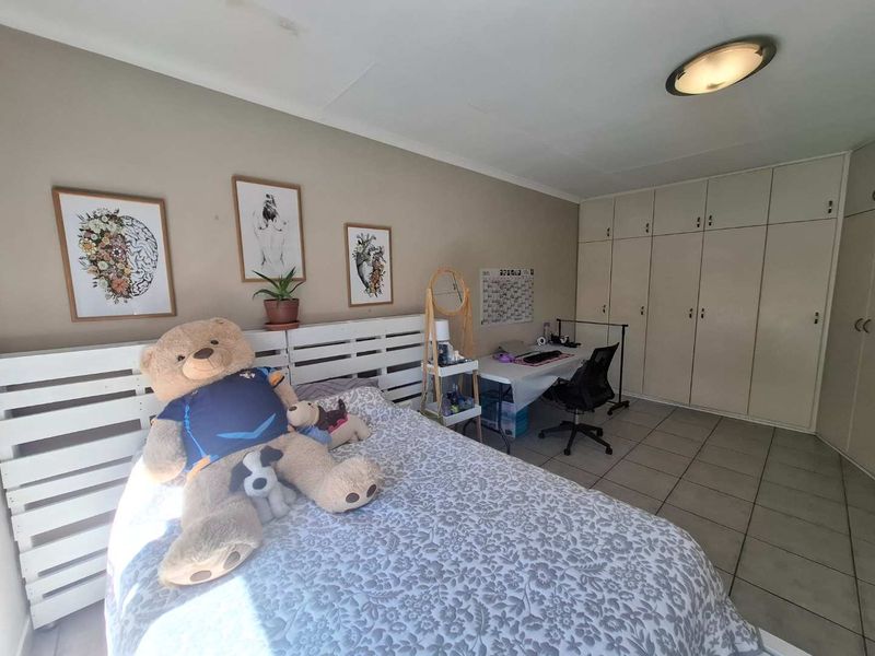 North-Facing Lock-Up & Go Gem in Ludwigsdorf! - Photo 4