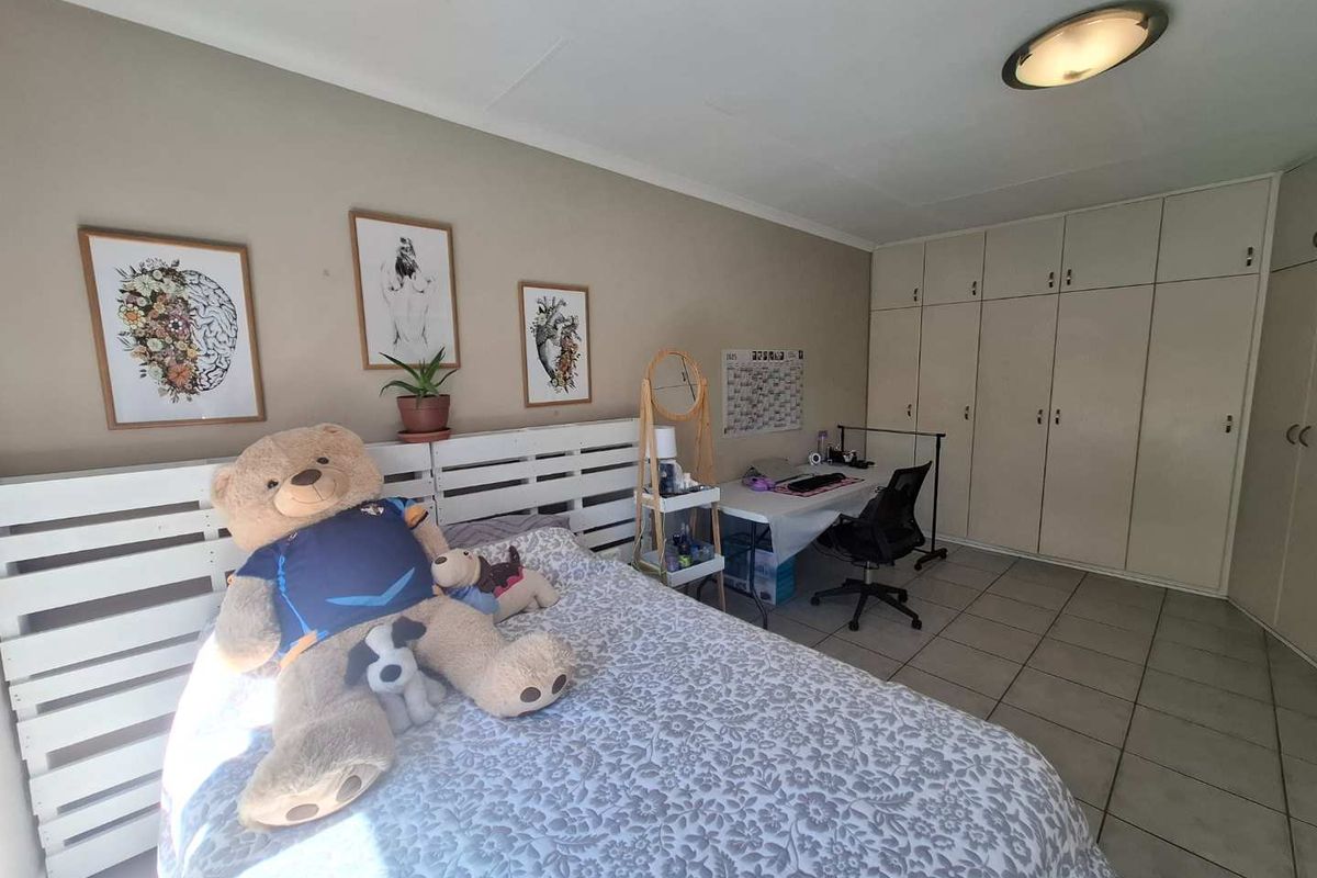 North-Facing Lock-Up & Go Gem in Ludwigsdorf! - Photo 4