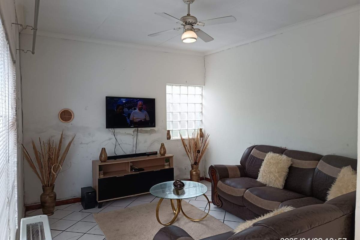 **Charming Multi-Level Home on the Border of Newlands and Sophiatown** - Photo 5