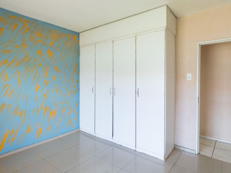 Charming 2-Bedroom Ground Floor Unit: Style and Comfort Await! - Photo 10