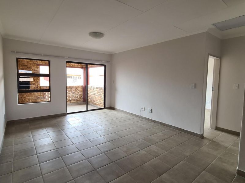 Perfect Second Floor 2Bedroom lockup and go! - Photo 3