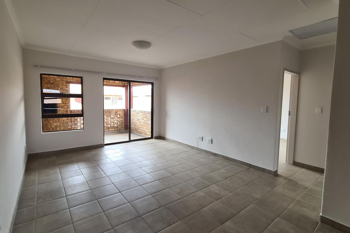 Perfect Second Floor 2Bedroom lockup and go! - Photo 3