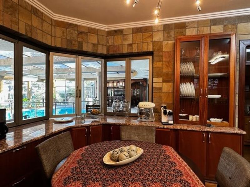 Indulge in opulence: A magnificent home for sale! - Photo 5