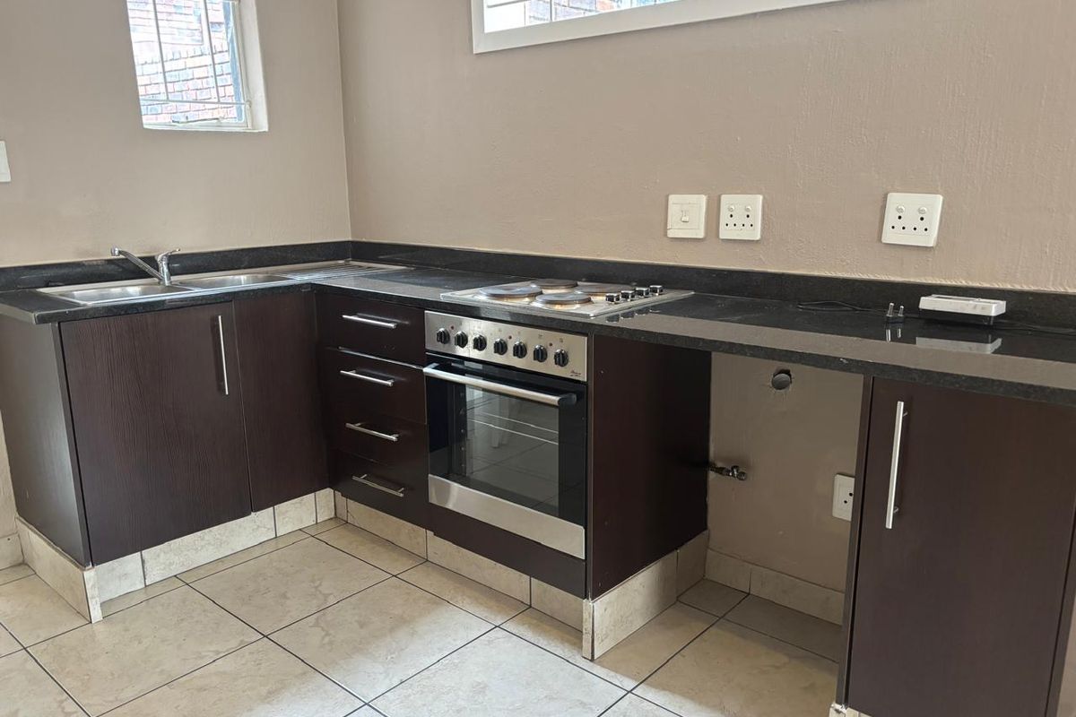 1 Bedroom Unit for Sale in Bramley Park - Photo 4