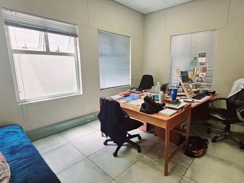 Modern & spacious single-level offices for sale in a complex with commercial and residential units. - Photo 3