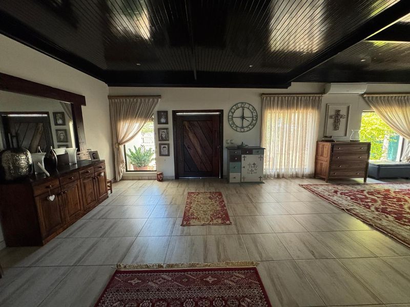 OUTJO BEAUTIFUL FAMILY HOUSE FOR SALE - Photo 3