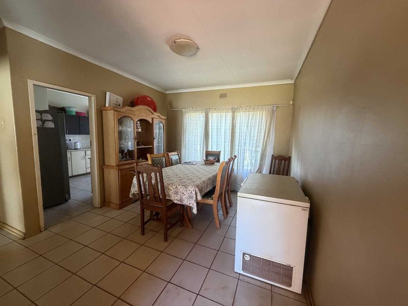 Renovator's Dream on a Generous 1,496m2 Stand – Endless Potential Awaits - Photo 6