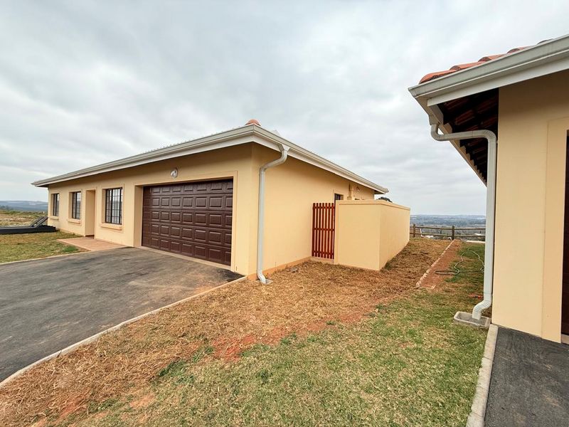 Move-In Ready 3-Bedroom Home with Enclosed Patio & Scenic Views in Eagle Ridge Estate, Howick. - Photo 5