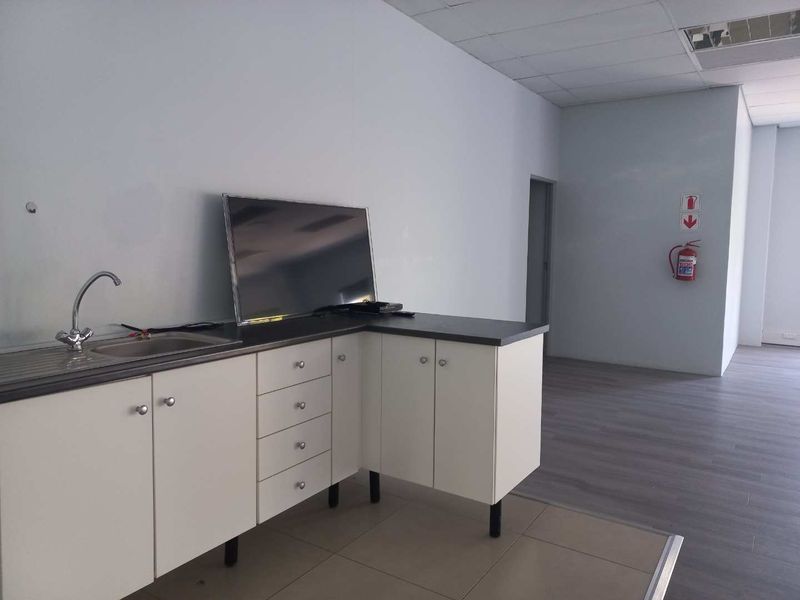 Secure, first floor offices space, available immediately! - Photo 7