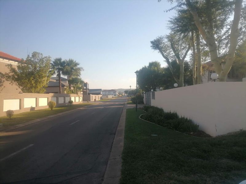 **Discover Your Dream Location at Thornbrook Golf Estate** - Photo 4
