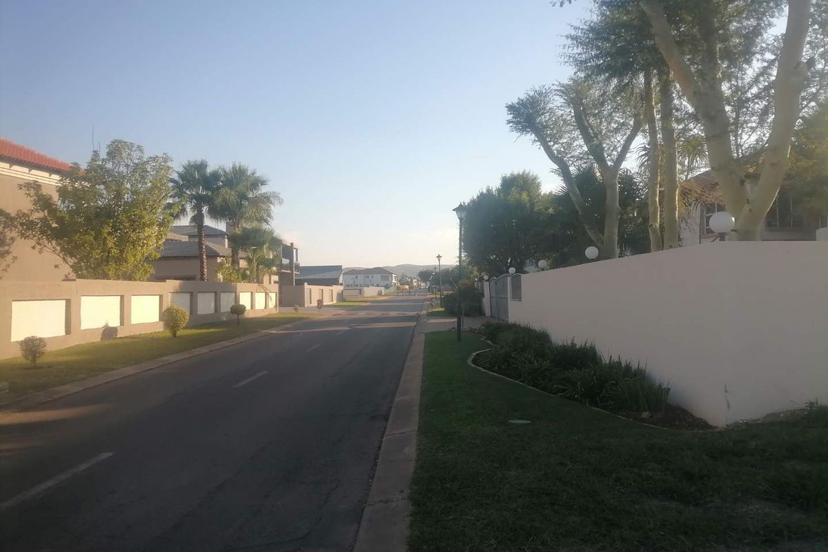 **Discover Your Dream Location at Thornbrook Golf Estate** - Photo 4