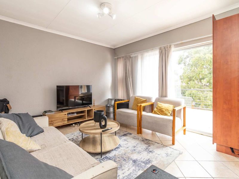 RENOVATED & READY FOR OCCUPATION - Photo 4