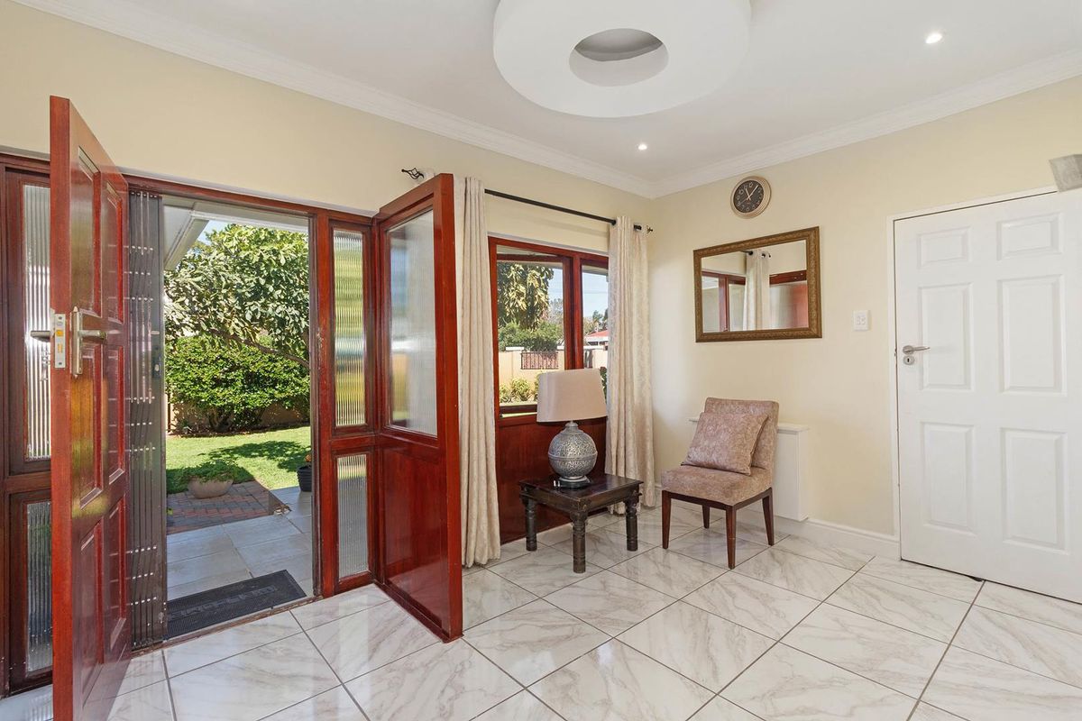 SPACIOUS, PRIVATE, CENTRAL - Photo 5