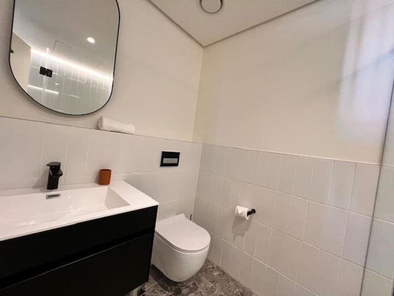 Brand new Modern, Luxury apartment - Photo 10