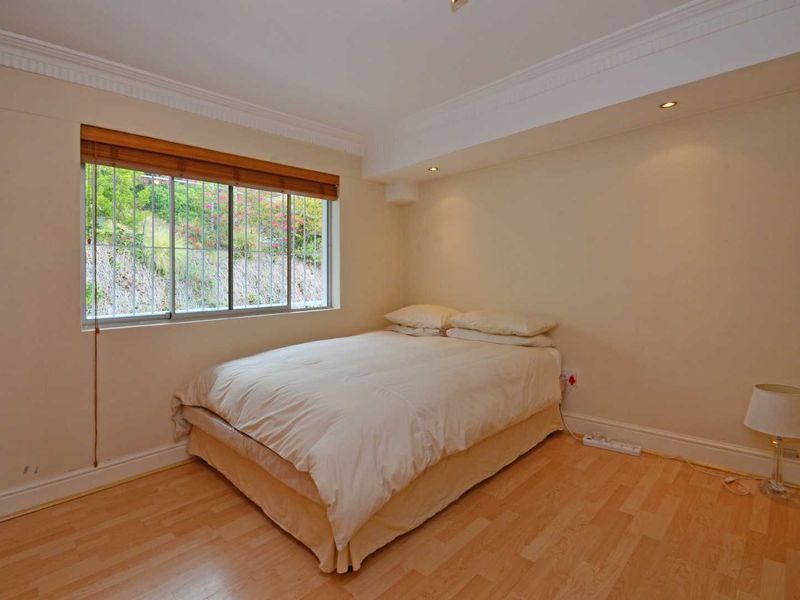 Furnished 2 bedroom apartment in Sea Point - Photo 10