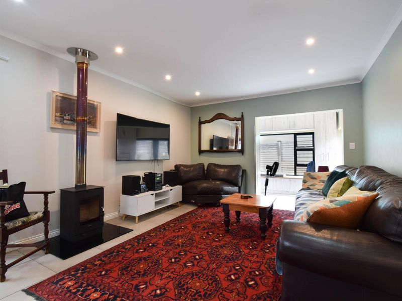 Sleek, modern duet with fine finishes - Garsfontein - Photo 8